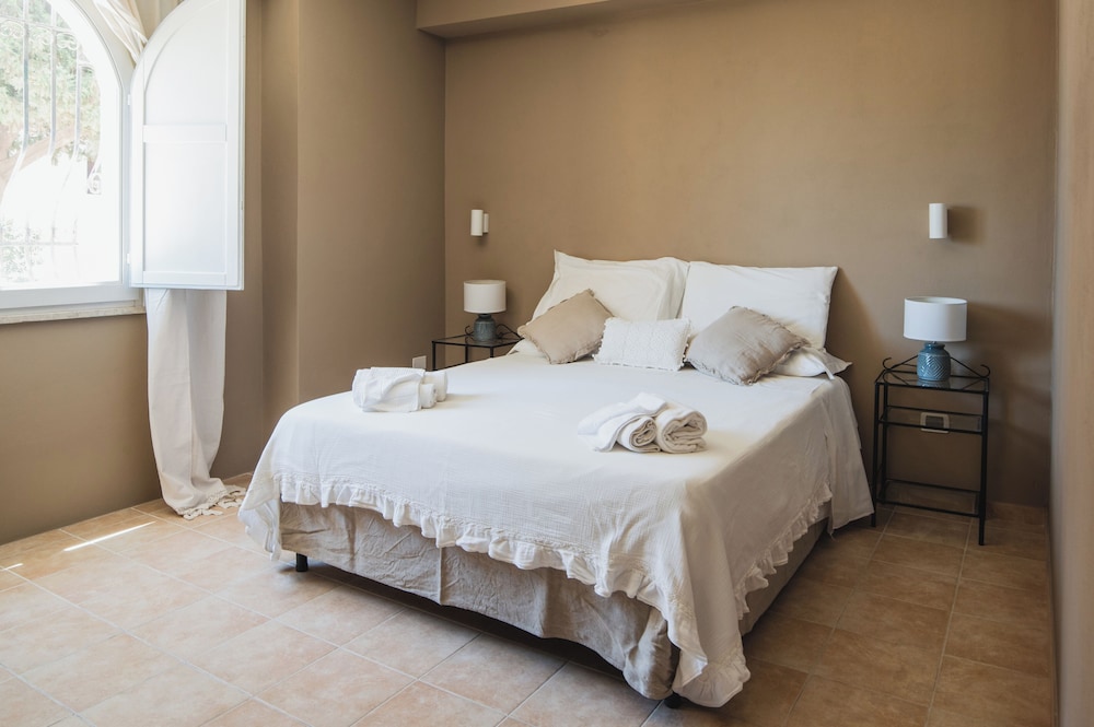 Classic Double or Twin Room, Courtyard View