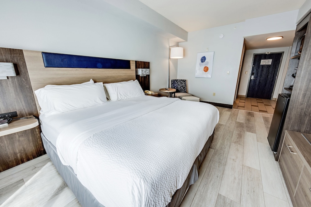 Standard Room, 1 King Bed, Accessible (Communications Accessible) - Photo 7