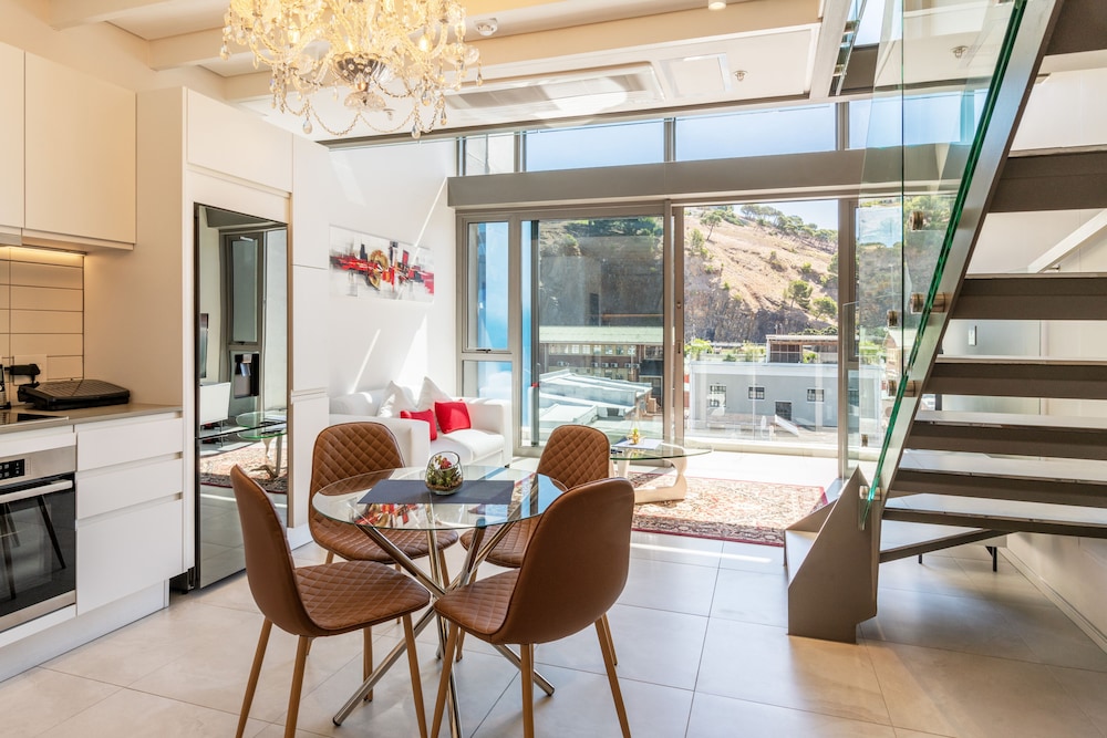 Luxury Apartment, 1 Bedroom, Kitchen, Mountain View