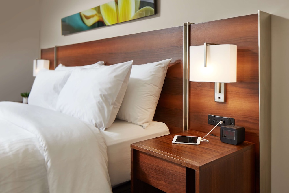 Suite, 1 King Bed - Photo 1