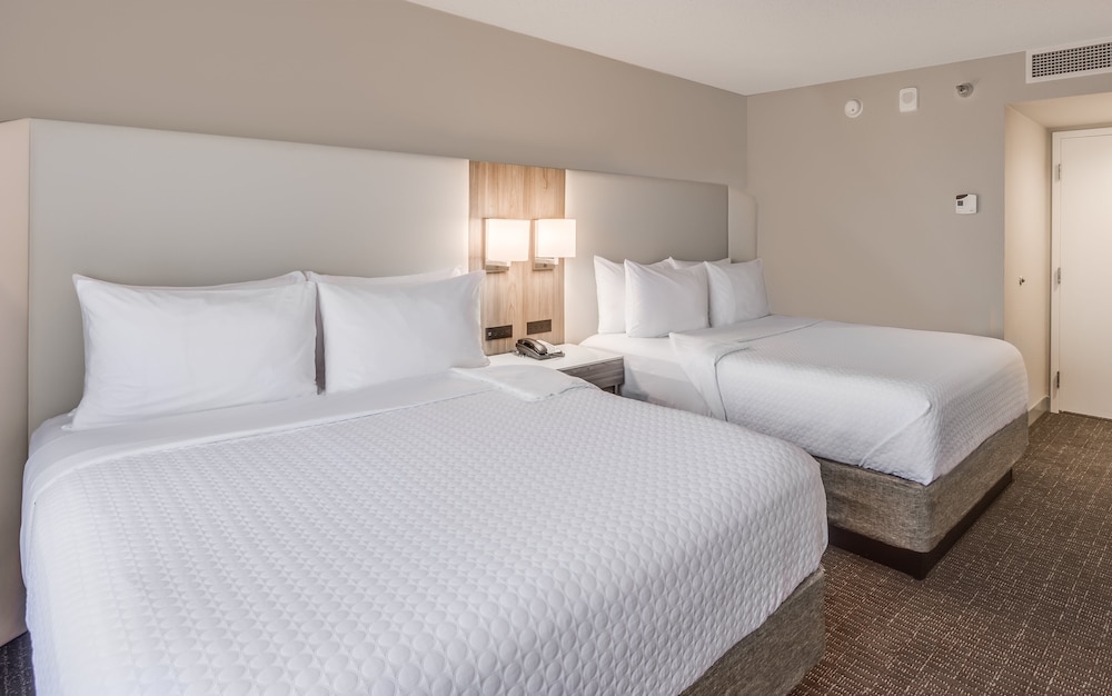 Premium Room, 2 Queen Beds (Walk-In Shower), photo 6