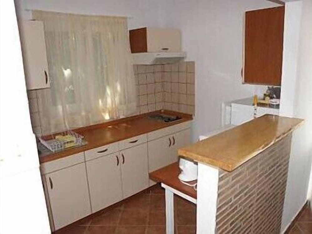 Apartment (Mar - 30m from the sea with parking -)