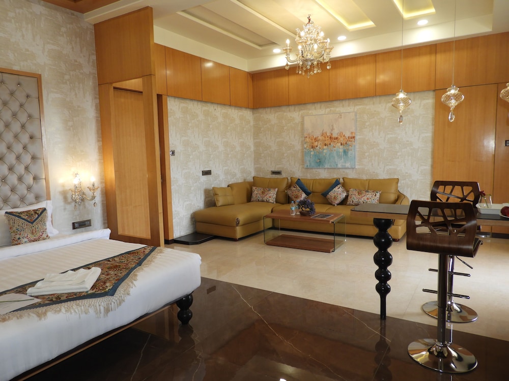 Royal Studio Suite