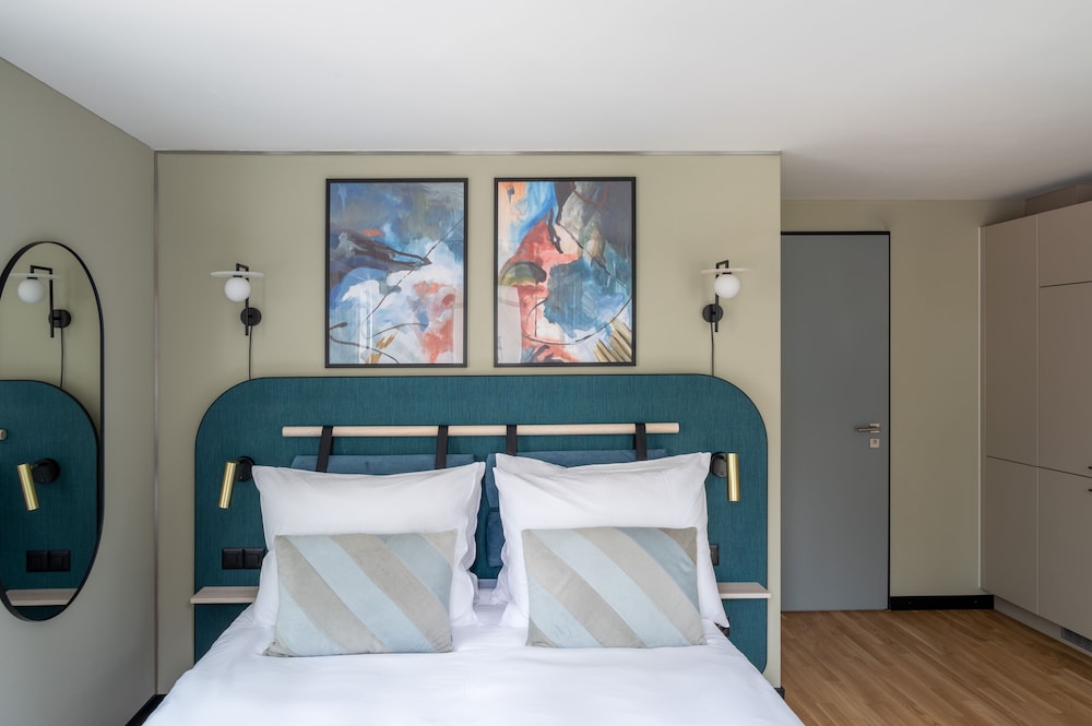 Medium Studio, Kitchenette, Balcony thumbnail 6