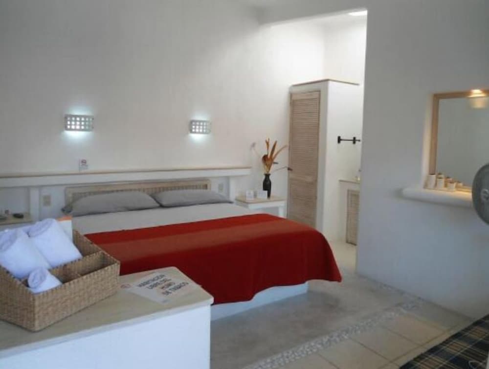 Standard Room, 1 King Bed photo 3