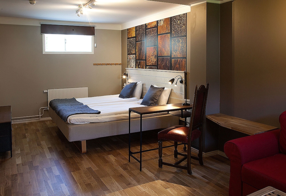 Economy Double or Twin - Privat Bathroom, Basement Level (Pets not allowed) photo 2