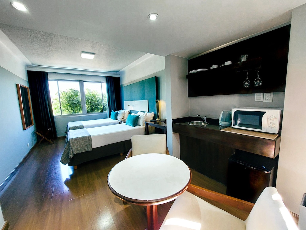 Double Room, Corner thumbnail 5