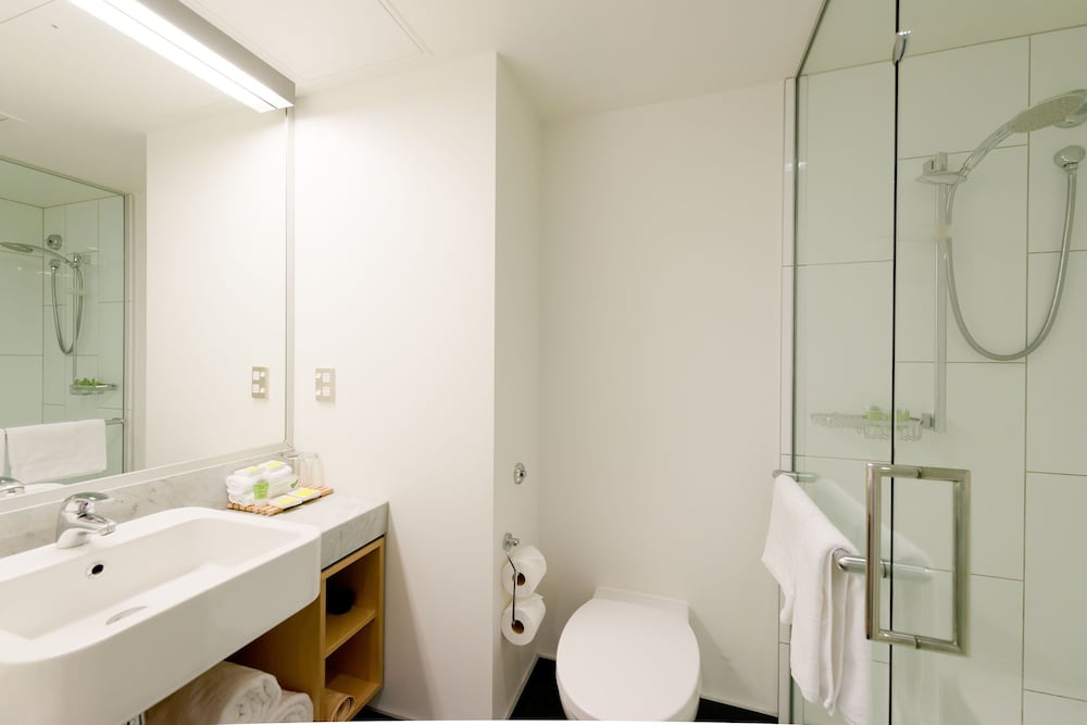 Standard King Interconnecting Room photo 2