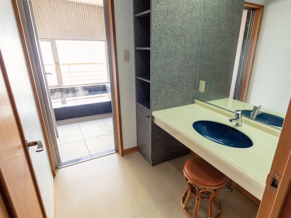 Deluxe Suite - Photo 12