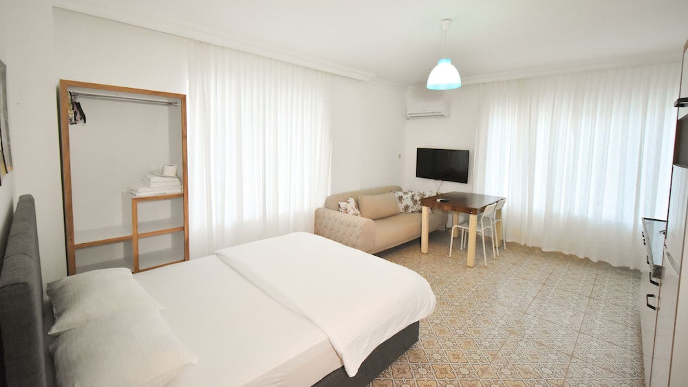 Studio, 1 Queen Bed with Sofa bed, City View photo 1