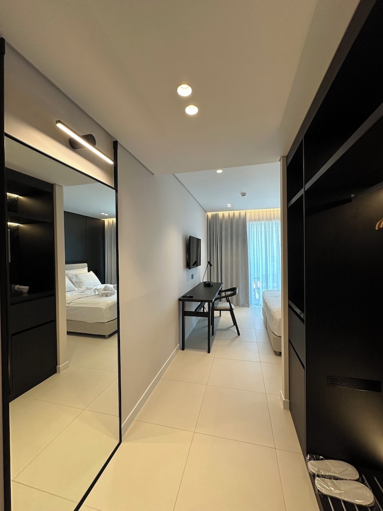 Deluxe Double Room, 1 King Bed, Balcony photo 2
