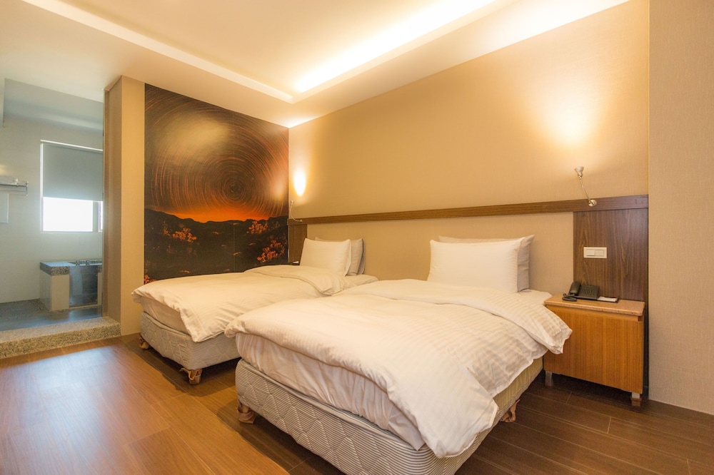 Standard Twin Room - Photo 2