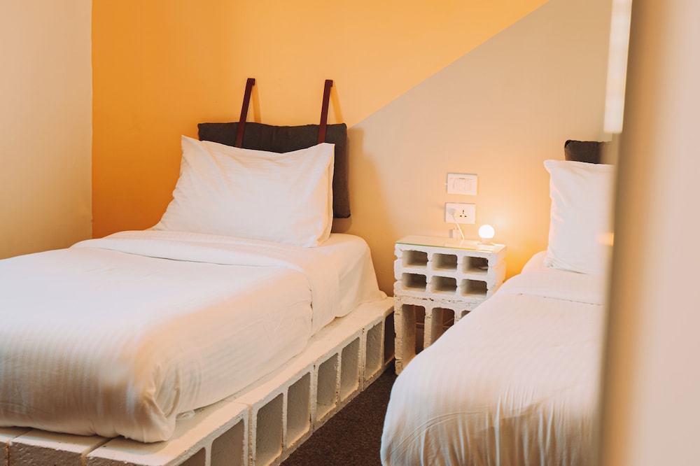 Deluxe Twin Room - Photo 2