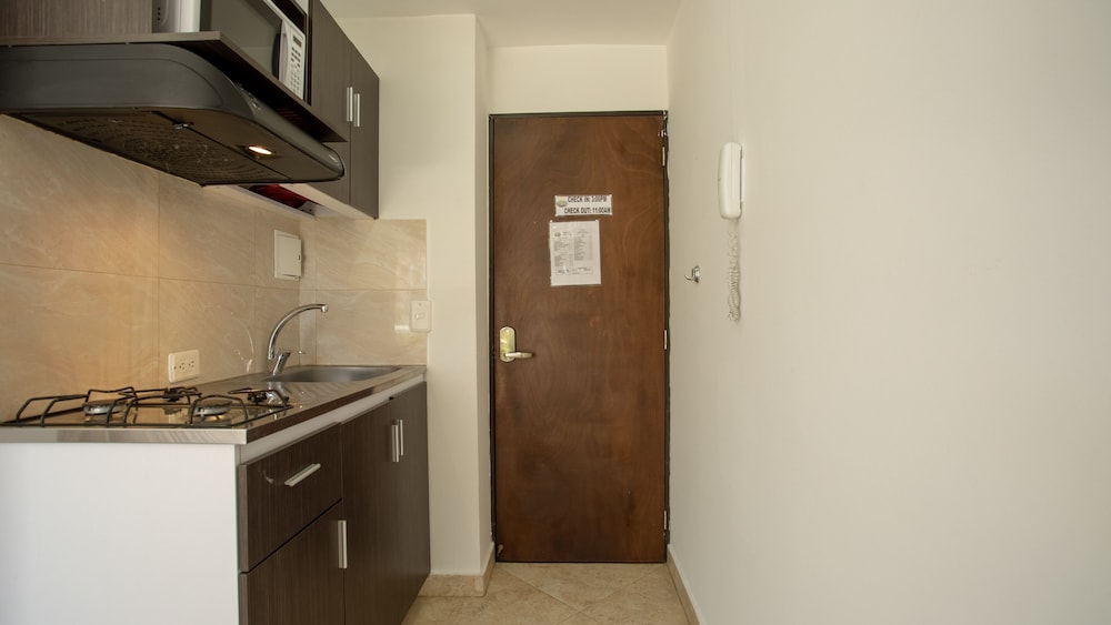 Deluxe Studio Suite, Partial Ocean View photo 2