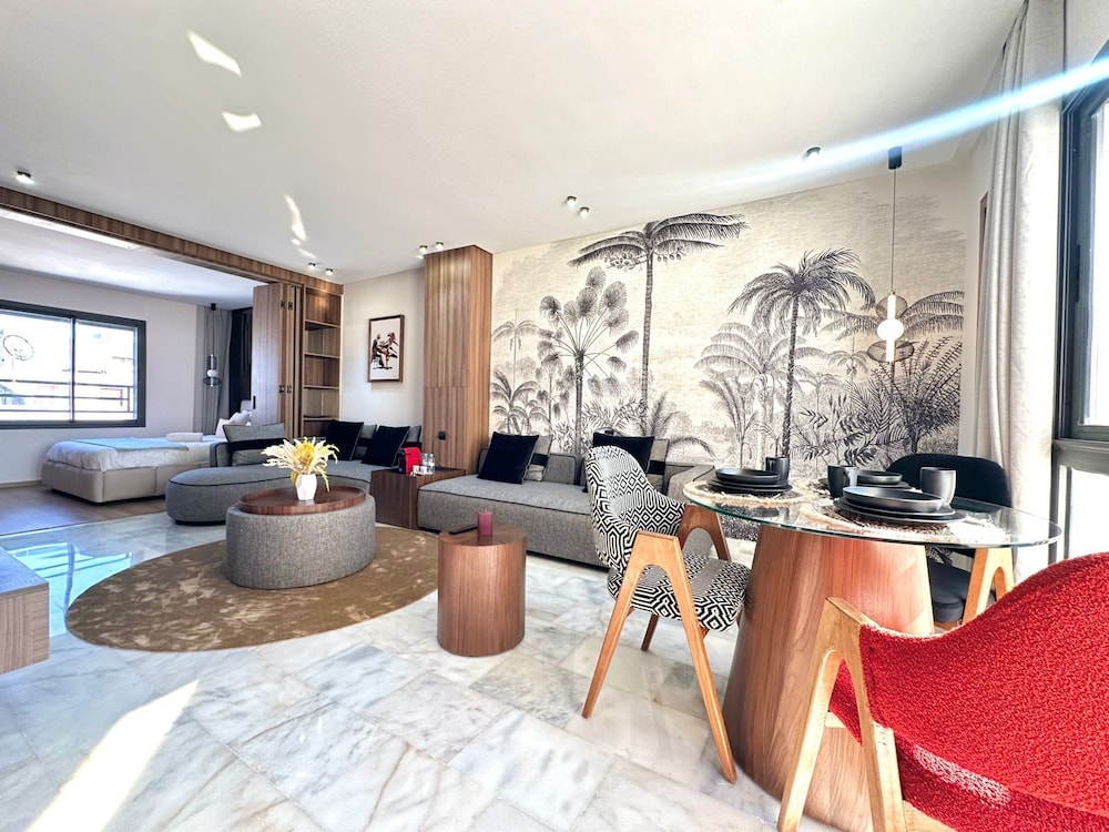 Deluxe Studio Suite, City View