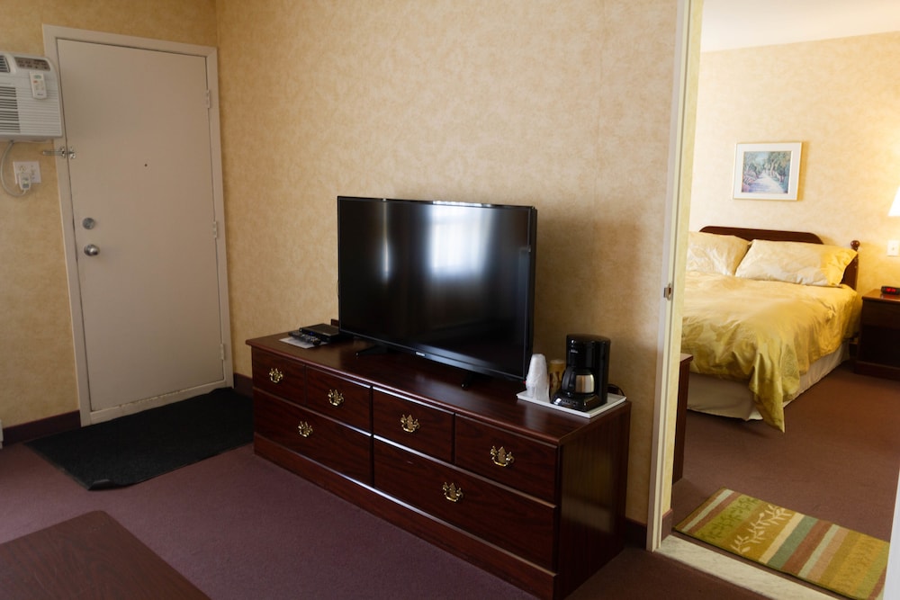 Standard Suite, 1 Queen Bed with Sofa bed photo 2