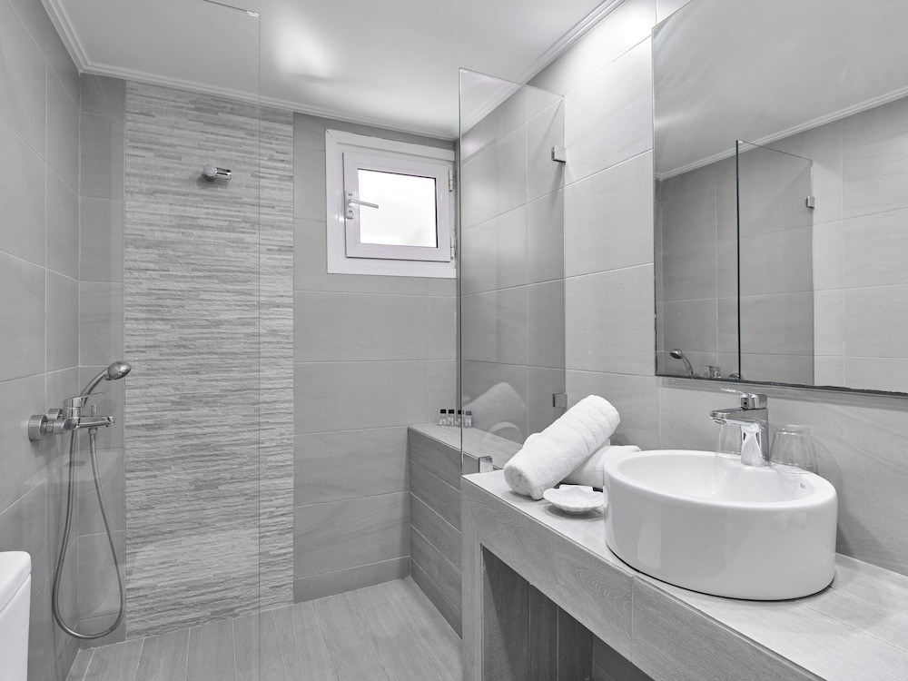 Superior Triple Room photo 3