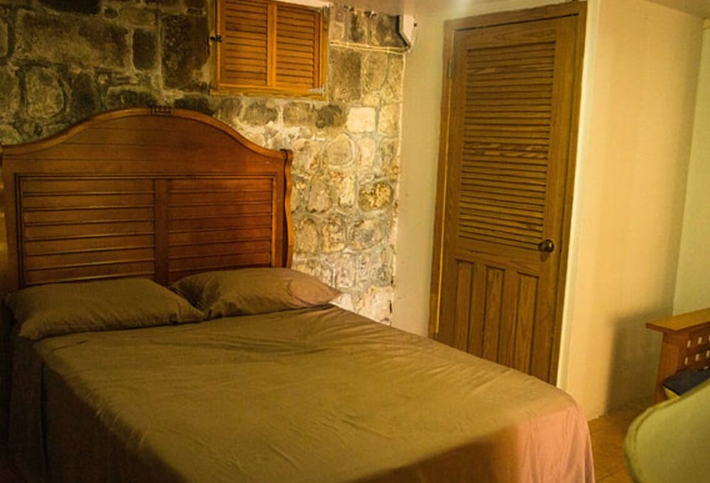House, 2 Bedrooms photo 2