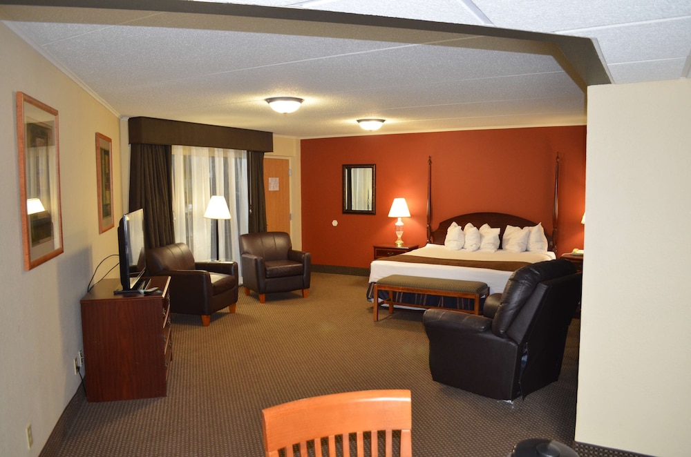 Suite, 1 King Bed, Accessible, Non Smoking photo 1