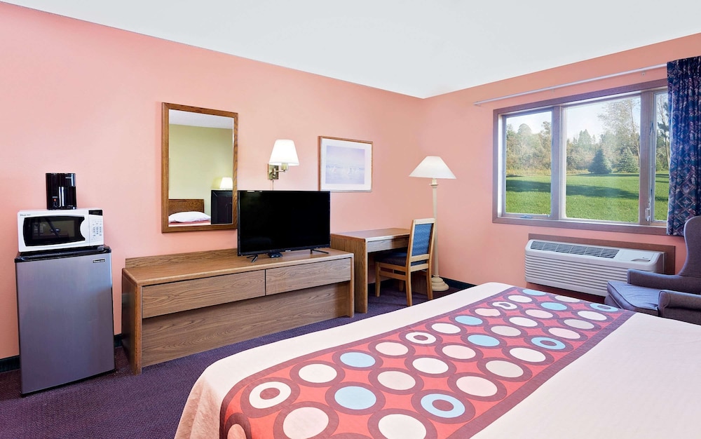 Room, 1 Queen Bed, Accessible, Non Smoking (Mobility, Tub w/ Grab Bars) - Photo 1