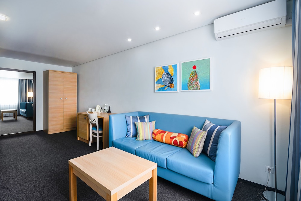 Suite, Sea View