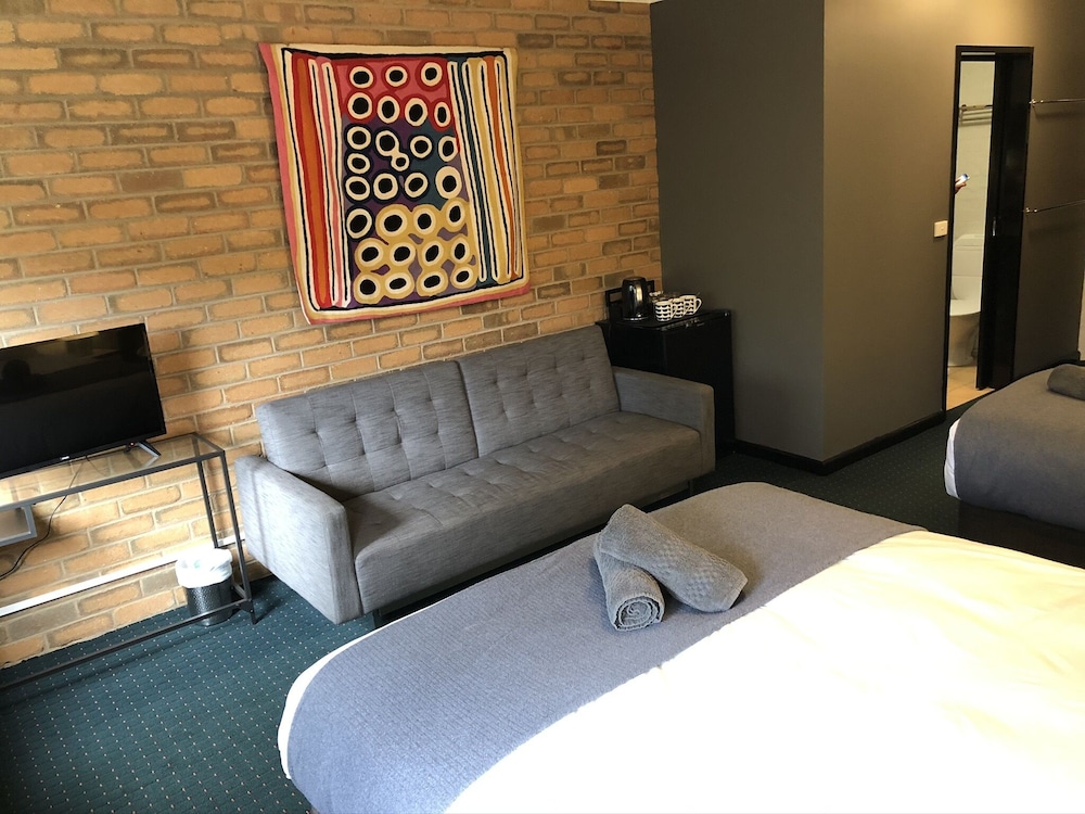 Deluxe Triple Room, 1 Bedroom, Ensuite (Deluxe Queen Room) photo 2