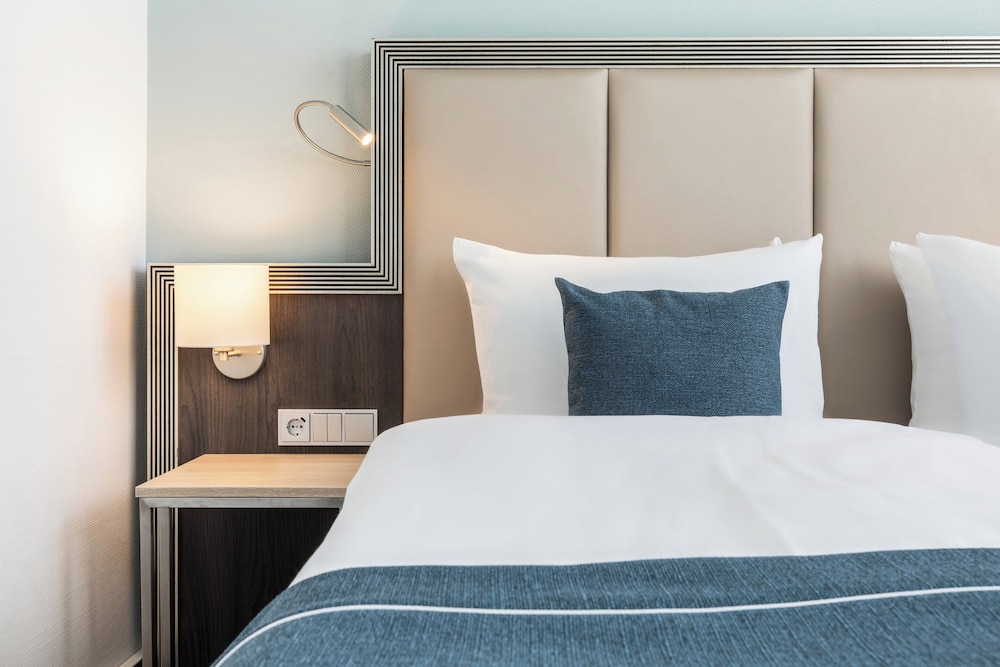 Suite, 1 Queen Bed - Photo 3