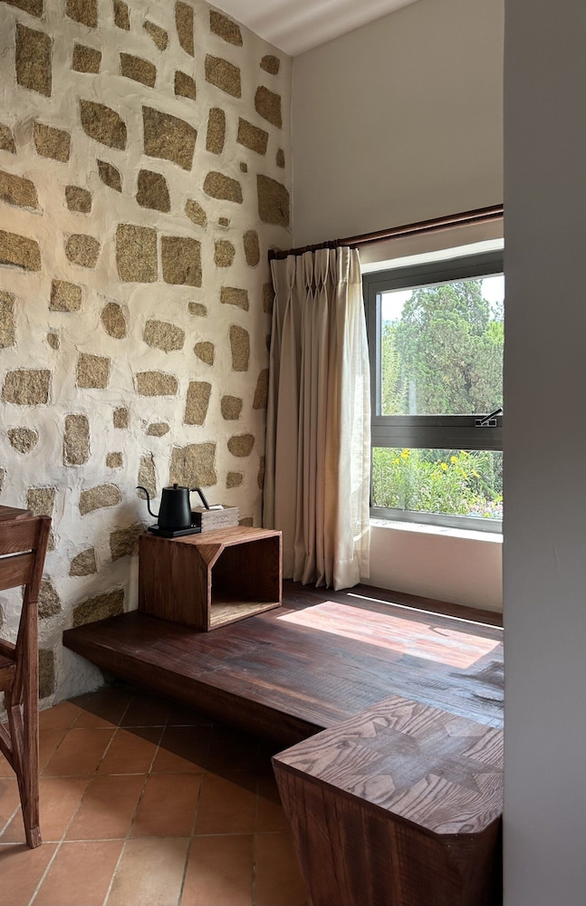 Elite Double Room, 1 King Bed, Bathtub, Garden View photo 3