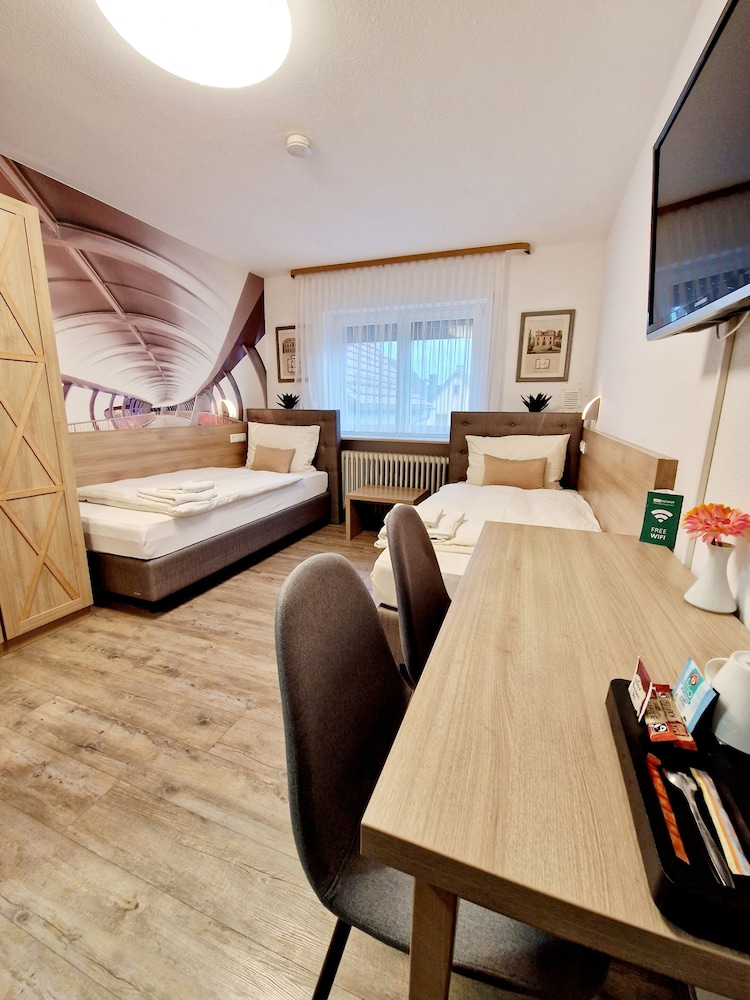 Twin Room, Private Bathroom - Photo 1