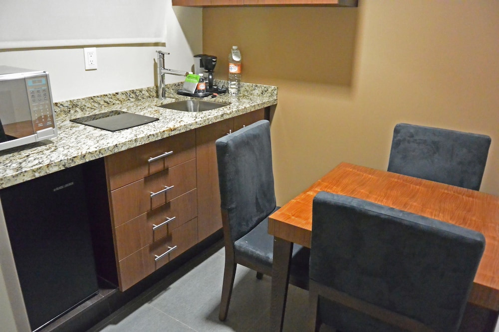 Suite, 1 Double Bed photo 2