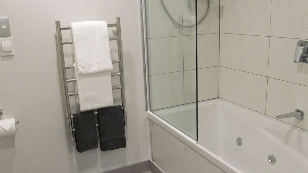 Spa Studio with Balcony thumbnail 5