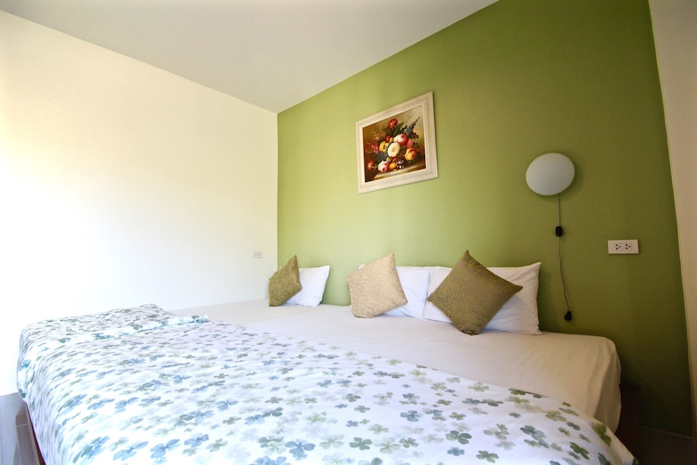 Deluxe Triple Room, Multiple Beds photo 2