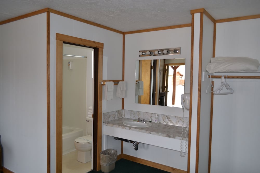 Standard Room, 2 Queen Beds, Non Smoking photo 3