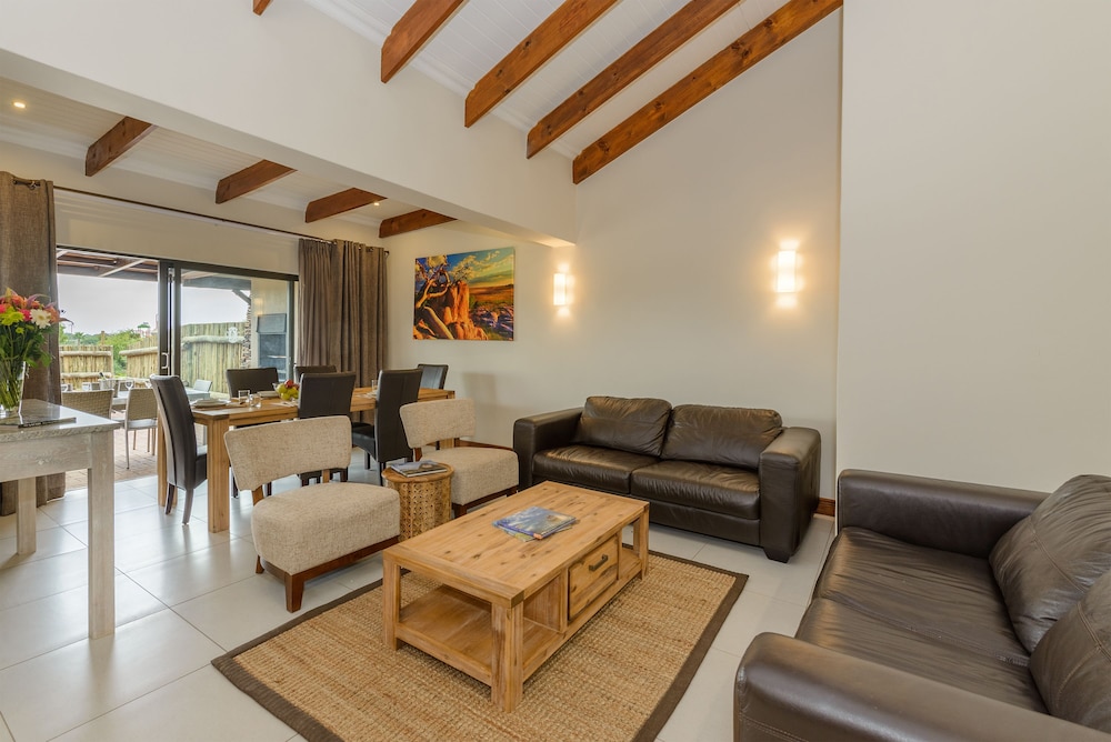 Two Bedroom Villa with Splash Pool photo 3