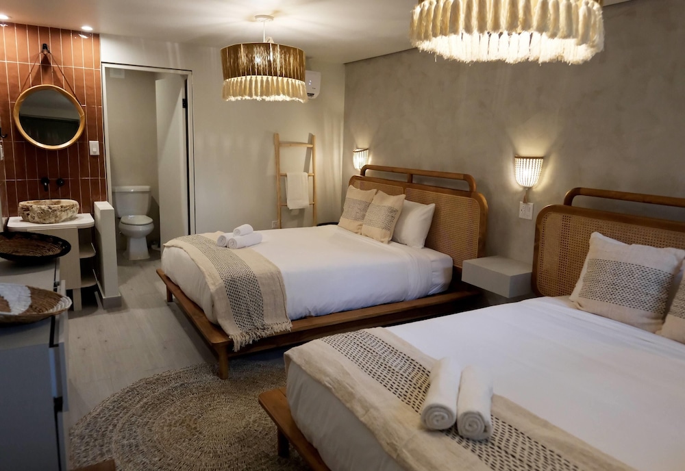 Standard Room, 2 Queen Beds, Non Smoking photo 2