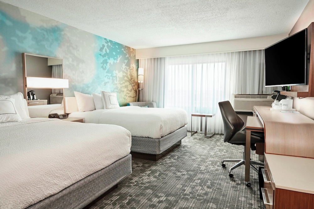Room, 2 Queen Beds - Photo 1
