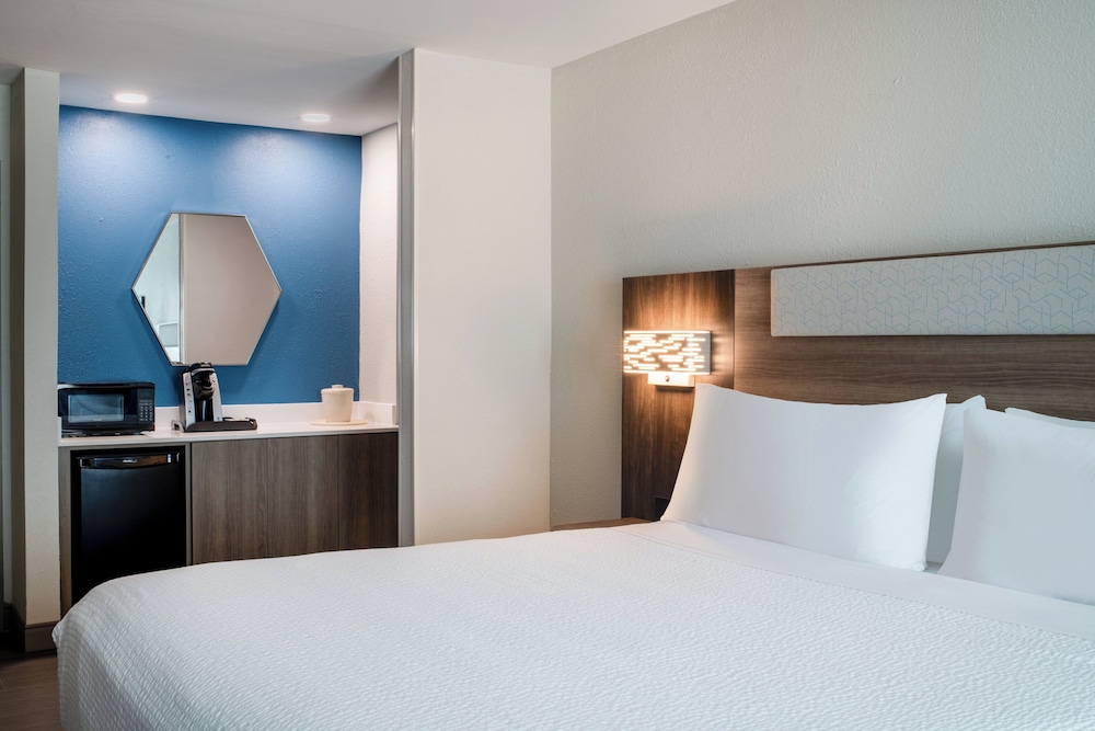 Standard Room, 1 Queen Bed, Accessible (Communications)