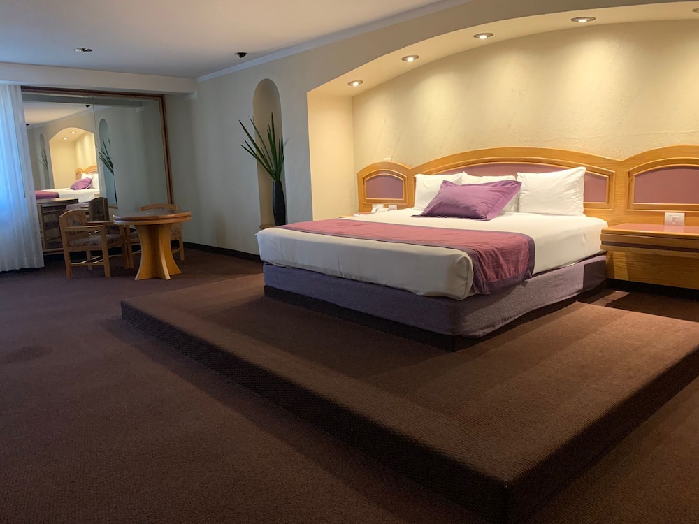 Luxury Suite, 1 Bedroom, Private Bathroom (Master), photo 6