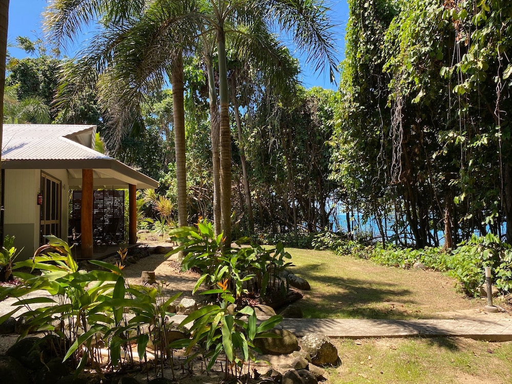 Self Contained Bungalow Rainforest View