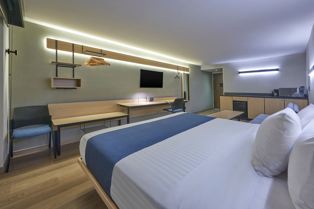 Superior Room, 1 King Bed with Sofa bed - Photo 1