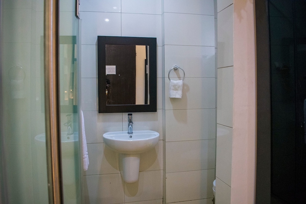 Deluxe Room - Photo 10