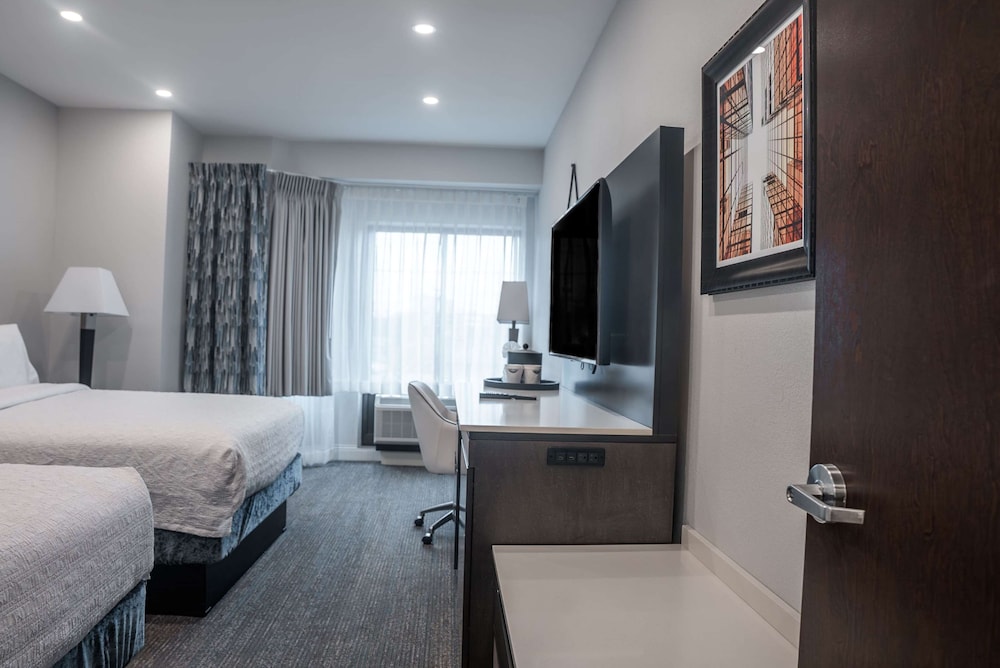 Suite, 2 Queen Beds, Kitchen (Conference Suite) - Photo 4