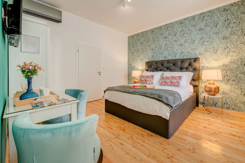 Deluxe Double Room, City View photo 3