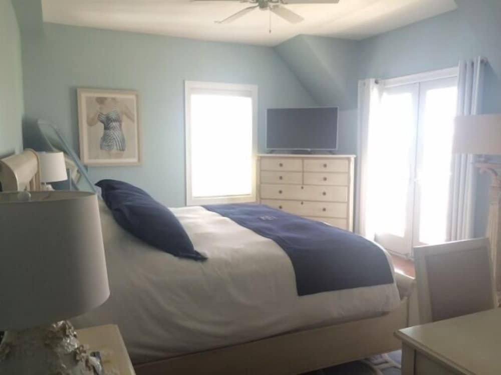 Room, 1 King Bed, Ocean View, Second Floor