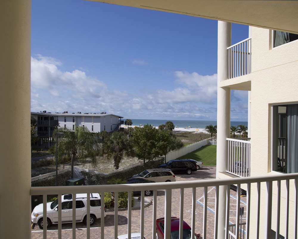 Suite, 2 Bedrooms (Side Gulf view with angled balcony) - Photo 7