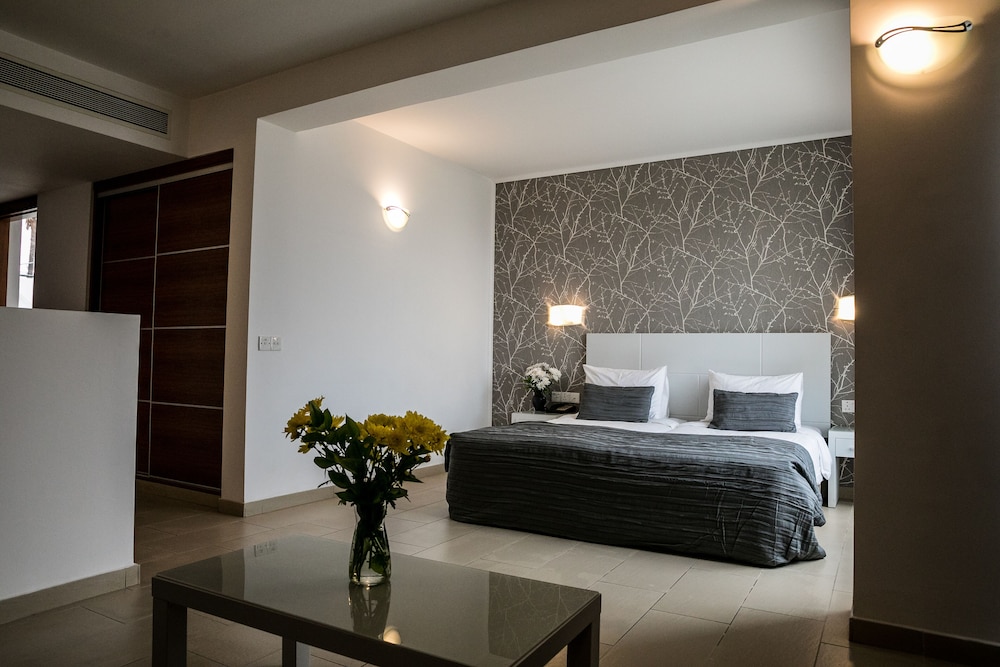 Junior Studio Suite