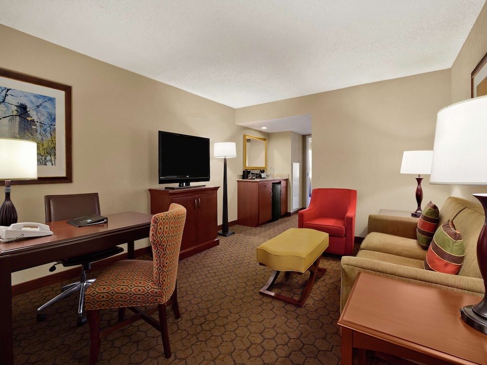 Premium Suite, 1 King Bed (2 Rooms) - Photo 7