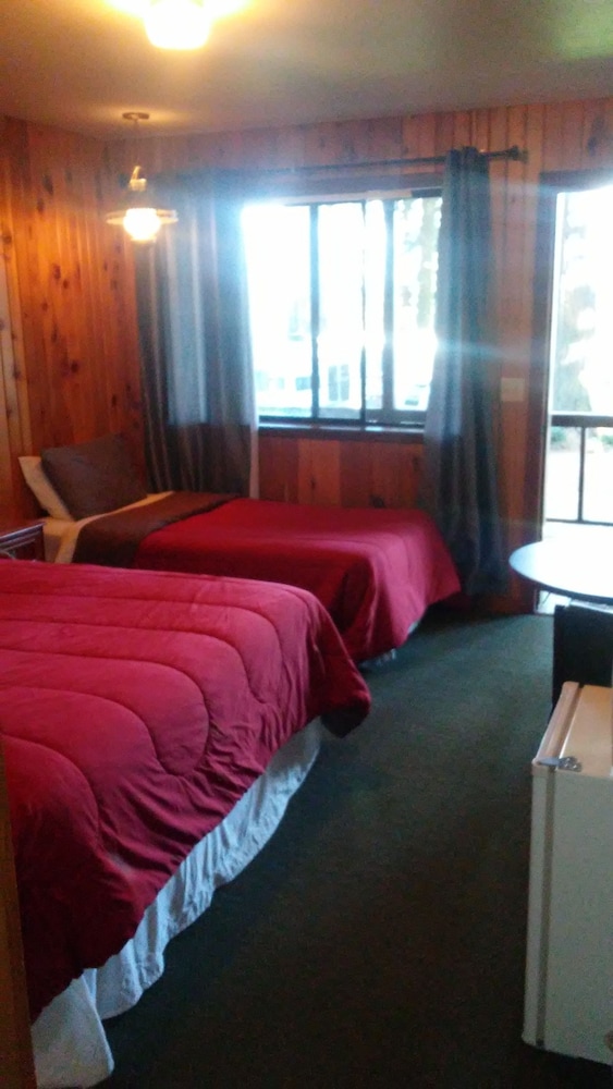 Standard Room, Multiple Beds, Refrigerator & Microwave, Lakeside photo 3
