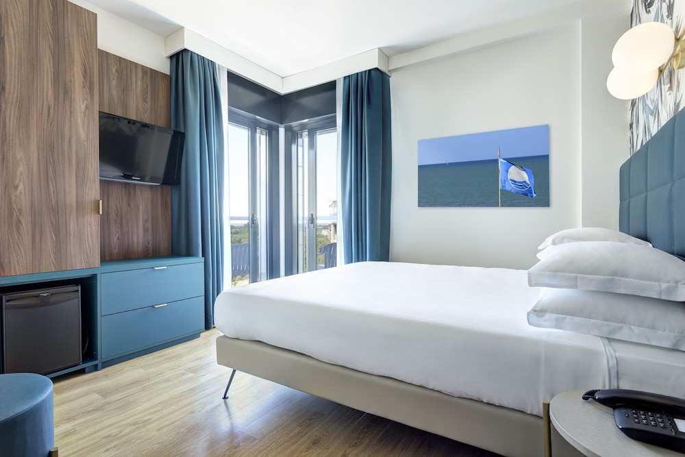 Standard Double Room, 1 Queen Bed, Partial Sea View (Lettino da spiaggia incluso) photo 2