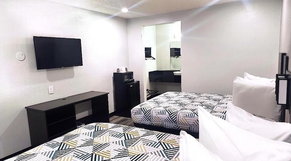 Deluxe Room, 2 Double Beds, Non Smoking, Refrigerator & Microwave photo 3